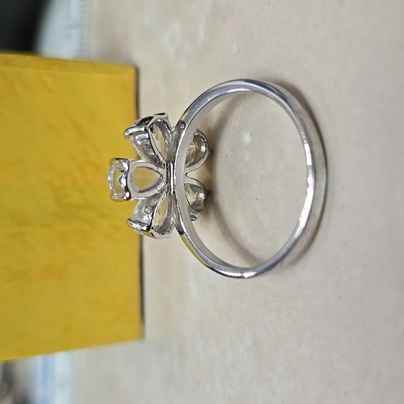 Silver 925 Rhinestones Floral Ring Size 6 Weigt 2g - Picture 15 of 17